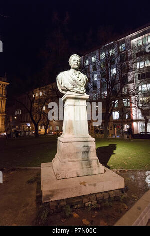 Statue commémorative à Istvan Szechenyi Ter park, Budapest, Hongrie Banque D'Images