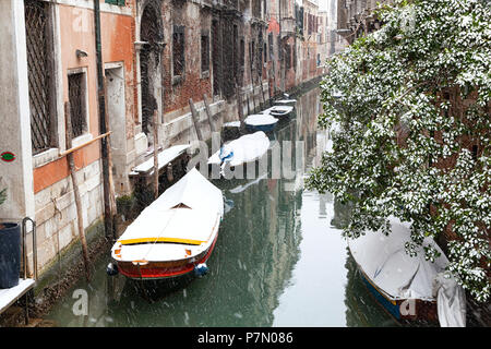 Canaux de Venise durant une chute de neige, Venise, Vénétie, Italie Banque D'Images