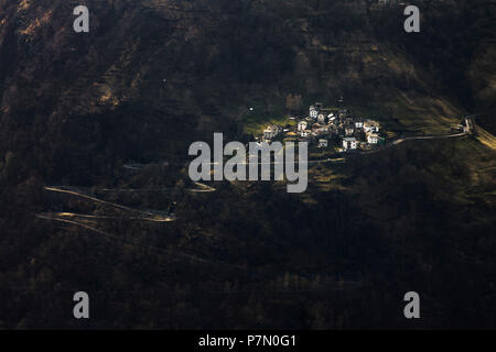 Motta, petit village entre ombres et lumières, San Giacomo Filippo, province de Sondrio, vallée Chiavenna, Lombardie, Italie, Europe Banque D'Images