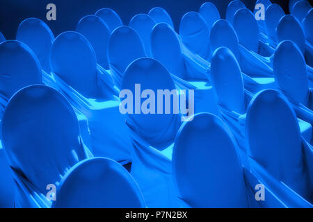 Gros plan des chaises dans une rangée Banque D'Images