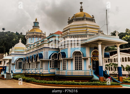 L'architecture du sud de l'Inde, la religion hindoue style Mangeshi Temple de l'Inde à Goa Banque D'Images