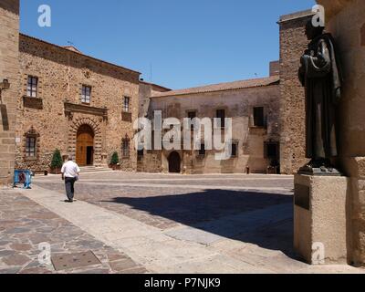 PLAZA DE SANTA MARIA, CON EL PALACIO DE HERNANDO DE OVANDO Y EL PALACIO EPISCOPAL. Banque D'Images