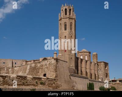 CATEDRAL DE LA SEU VELLA. Perspectives GENERALES Y TORRE MAYOR, CON CAMPANARIO Y RELOJ. Gérone, Catalogne, Espagne. Banque D'Images