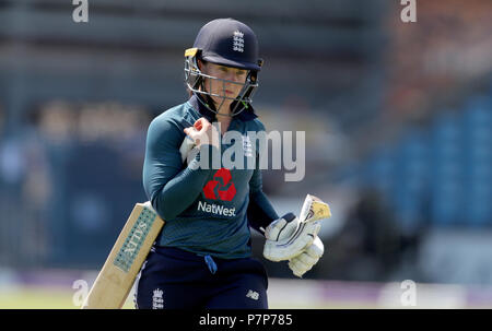 L'Angleterre Tammy Beaumont marche off après avoir été rejeté au cours de la première Journée internationale de la femme à Emerald match Headingley, Leeds. Banque D'Images