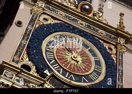 GROS-horloge, EN LA PUERTA DEL CAMPANARIO. RELOJ ASTRONOMICO. ROUEN, France. Banque D'Images