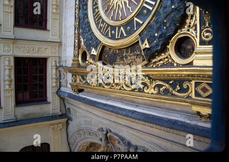 GROS-horloge, EN LA PUERTA DEL CAMPANARIO. RELOJ ASTRONOMICO. ROUEN, France. Banque D'Images