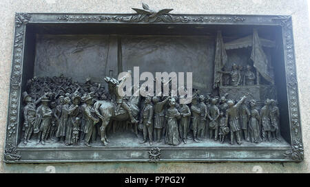 Anglais : Daniel Webster Memorial - Scott Circle, Washington, DC, USA. Sculpteur : Gaetano Trentanove (1858 - 1937). Cette oeuvre est dans le car l'artiste est mort il y a plus de 70 ans. 11 juin 2015, 10:34:17 102 Daniel Webster Memorial - Washington, DC - DSC05571 Banque D'Images