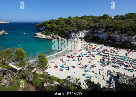 Vue sur plage de Cala Llombards en été Banque D'Images