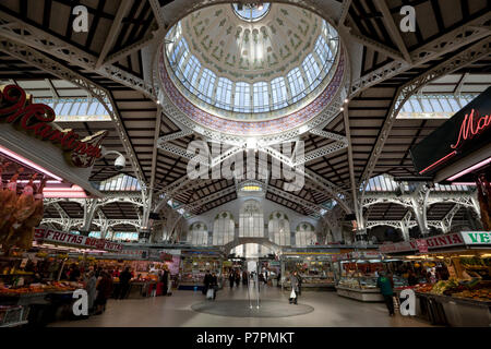 Intérieur de la Mercato Centrale, construite en 1914 Banque D'Images