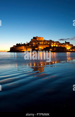 Château de Peñíscola, construit par les Templiers et les Montesianos au 14ème siècle, à l'aube. Emplacement utilisé pour le tournage de 'El Cid' Banque D'Images