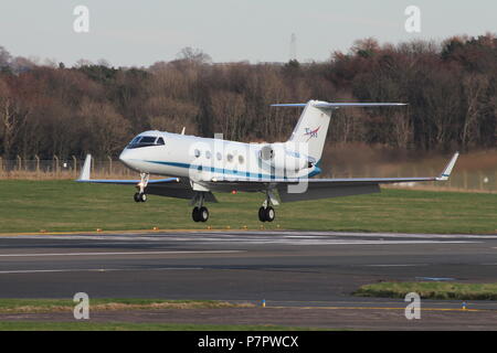 N992NA, un Gulfstream III gérée par la NASA, à travers l'aéroport de Prestwick avec le personnel de la Station spatiale internationale. Banque D'Images