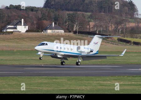 N992NA, un Gulfstream III gérée par la NASA, à travers l'aéroport de Prestwick avec le personnel de la Station spatiale internationale. Banque D'Images