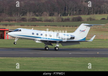 N992NA, un Gulfstream III gérée par la NASA, à travers l'aéroport de Prestwick avec le personnel de la Station spatiale internationale. Banque D'Images