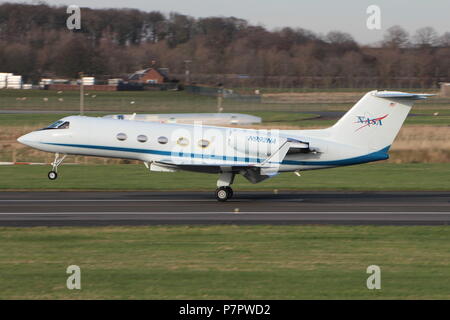 N992NA, un Gulfstream III gérée par la NASA, à travers l'aéroport de Prestwick avec le personnel de la Station spatiale internationale. Banque D'Images