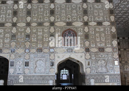 Sheesh Mahal et également connu sous le nom de mirror palace est la magnifique pièce d'architecture construite avec de belles pierres et de verre. Banque D'Images