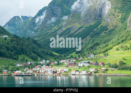 Petit village dans les fjords de norvège fjord de Geiranger Banque D'Images