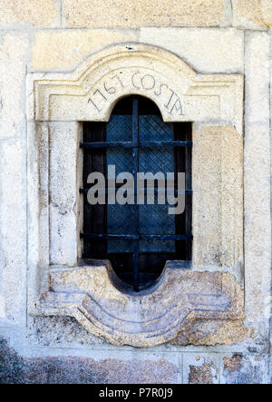 Petite fenêtre barrée avec l'inscription 1767 Costa de la chapelle de Saint Antoine (chapelle de Santo Antonio), construit entre le 15ème et 17ème centurie Banque D'Images