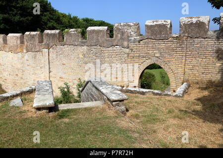 Dans les murs de la célèbre Dunraven jardins clos ci-dessous les ruines du château , ce jardin vaut bien aller voir et est ouvert à tous. Banque D'Images