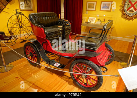 124 De Dion-Bouton automobile, France, entre 1898 et 1902 - Château Ramezay - Montréal, Canada - DSC07600 Banque D'Images