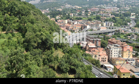 Salerno, l'Autoroute, Vue de dessus, la Campanie, Italie Banque D'Images