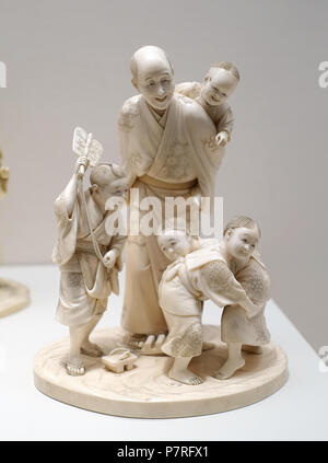 Anglais : Exposition dans le Dallas Museum of Art, Dallas, Texas, USA. 7 mai 2017, 17:21:58 159 figurines, Japon, période Meiji, fin du xixe siècle jusqu'au début des années 1900, l'ivoire - Dallas Museum of Art - DSC05133 Banque D'Images