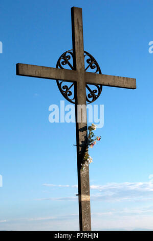 Traverser Saint Miguel, monastère de Montserrat, en Catalogne, près de Barcelone, en Espagne. Close Up Detail avec lever du soleil Ciel Bleu Banque D'Images