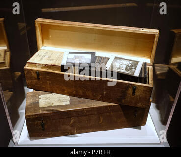 Anglais : Exposition dans le Musée sémitique de Harvard, Harvard University, Cambridge, Massachusetts, USA. Ce travail est assez vieux pour qu'il soit dans le . 3 avril 2016, 13:51:08 173 diapositives sur verre de David Gordon Lyon's 1907 tours - Harvard Musée sémitique - Cambridge, MA - DSC06063 Banque D'Images