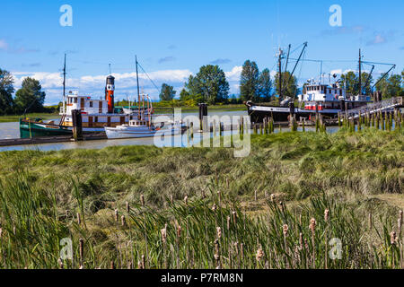 Bateaux amarrés dans le chantier naval historique Britannia à Steveston (Colombie-Britannique), Canada Banque D'Images