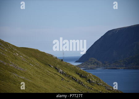 Norwegen, Norge, Honningsvåg, Nordkapp, Magerøya, Skarsvåg, Kutter, Fischkutter, Hafen, Mole, Kai, Kabine, Antenne, Mât, Kran, Arbeit, Fischfang, Buc Banque D'Images