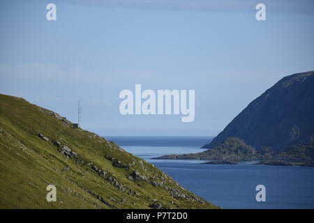 Norwegen, Norge, Honningsvåg, Nordkapp, Magerøya, Skarsvåg, Kutter, Fischkutter, Hafen, Mole, Kai, Kabine, Antenne, Mât, Kran, Arbeit, Fischfang, Buc Banque D'Images