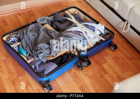 Valise ouverte pour voyager, Close up Banque D'Images