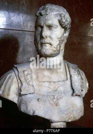 Hadrien (76-138 AD). Empereur Romain. Nervan-Antonine dynastie. Buste en marbre. c. 125-130 AD. Musée du Louvre. Paris. La France. Banque D'Images