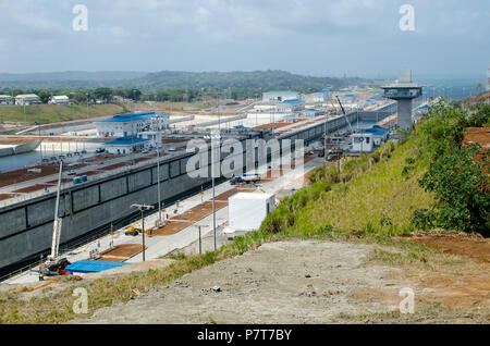 Agua Clara Centre de Visiteurs, Colon, Panama - Dec 25, 2016 : une vue d'Agua Clara se bloque toujours en construction Banque D'Images