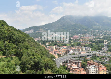 Salerno, l'Autoroute, Vue de dessus, la Campanie, Italie Banque D'Images