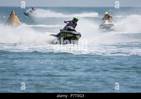 La plage de Newton, Porthcawl, Pays de Galles, 07 juillet,2018. Jet Ski raceing à la course nationale série de grande vitesse, l'adrénaline-paniers P1 Aqua Cross lors d'un jour glorieux Summers. William Andrew Crédit/Megicks Alamy Live News Banque D'Images