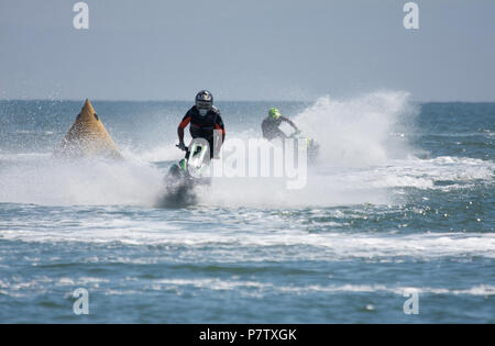 La plage de Newton, Porthcawl, Pays de Galles, 07 juillet,2018. Jet Ski raceing à la course nationale série de grande vitesse, l'adrénaline-paniers P1 Aqua Cross lors d'un jour glorieux Summers. William Andrew Crédit/Megicks Alamy Live News Banque D'Images