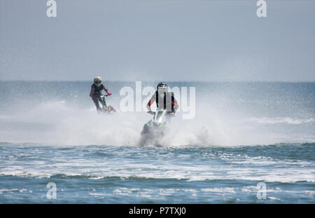 La plage de Newton, Porthcawl, Pays de Galles, 07 juillet,2018. Jet Ski raceing à la course nationale série de grande vitesse, l'adrénaline-paniers P1 Aqua Cross lors d'un jour glorieux Summers. William Andrew Crédit/Megicks Alamy Live News Banque D'Images