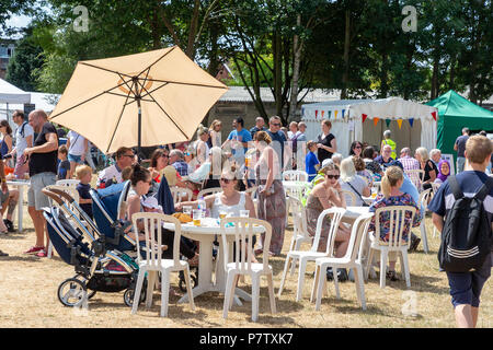 Cheshire, Royaume-Uni. 7 juillet 2018. ont tenu leur 11e fete sur le champ d'événements où des centaines de personnes ont bravé la canicule et jouissaient de droits : John Hopkins/Alamy Live News Banque D'Images