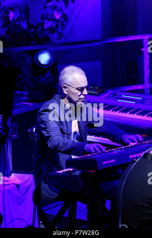 Monforte d'Alba, Italie. 7 juillet 2018. Roger King jouant dans le guitariste britannique Steve Hackett band durant son concert à MonfortInJazz festival. MLBARIONA/Alamy Live News Banque D'Images