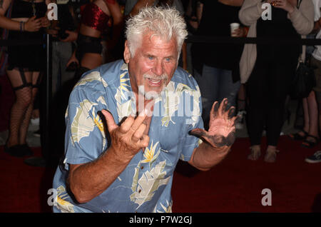 Los Angeles, CA, USA. 6 juillet, 2018. Barry Bostwick Nerds comme nous à la projection spéciale de The Rocky Horror Picture Show et Barry Bostwick part-print cérémonie à la Vista Theatre de Los Angeles, Ca 6 juillet 2018. Crédit : David Edwards/media/Alamy Punch Live News Banque D'Images