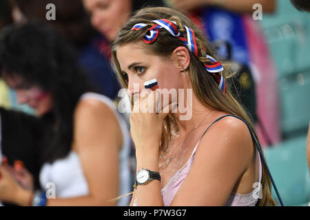 Sotchi, Eussia. 07Th Juillet, 2018. femme Ventilateur fan de football russe, triste, déçu, frustré, déçu, frustratedriert, découragée, femme, femme, Russie (RUS) - Croatie (CRO) 5-6 quarts de iE, tour de jeu, huit sur 59 07.07.2018 à Sotchi, Sotchi Stade Fisht. Coupe du Monde de Football 2018 en Russie à partir de la 14.06. - 15.07.2018. Utilisation dans le monde entier | Credit : dpa/Alamy Live News Banque D'Images