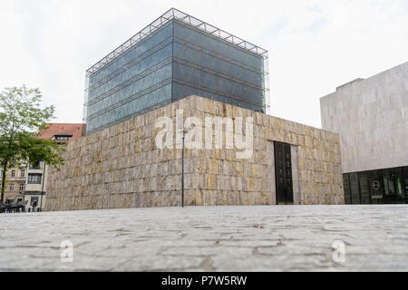 Allemagne, Munich. 2 juillet, 2018. Vue extérieure de la synagogue "Ohel Jakob" au Centre juif de Munich à Saint Jacob's Plaza. Le Centre juif de Munich est le centre communautaire de la communauté juive de Munich et de la Haute-Bavière. Credit : Matthias Balk/dpa/Alamy Live News Banque D'Images