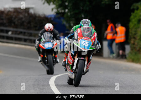 Skerries, comté de Dublin, Irlande. 8 juillet, 2018. La course moto 100 Skerries ; Michael Sweeney conduit Andrew Farrell pendant la course Supertwins : Action Crédit Plus Sport/Alamy Live News Banque D'Images