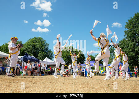 Cheshire, Royaume-Uni. Cheshire, Royaume-Uni. 08 juillet 2018Festival Stockton Heath dans Cheshire, Angleterre, Royaume-Uni, ont tenu leur 11e fete sur le champ d'événements où des centaines de personnes ont bravé la canicule et jouissaient de droits : John Hopkins/Alamy Live News Crédit : John Hopkins/Alamy Live News Banque D'Images