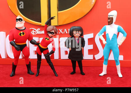 Londres, Royaume-Uni. 08 juillet, 2018. Bob Parr - Incredible, Helen Parr - Elastigirl, Edna Mode, Lucius Best - Frozone, indestructibles 2 - UK Premiere, BFI Southbank, Londres, Royaume-Uni, le 08 juillet 2018, photo de Richard Goldschmidt : Riche de crédit Gold/Alamy Live News Banque D'Images