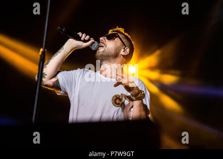 Rome, Italie. 7 juillet 2018. Silvano Albanese, connu sous son nom de scène Coez en live sur scène à Rome au festival Rock in Roma devant 32000 personnes, Rome, Italie, le 7 juillet 2018. Photo par Giuseppe Maffia Banque D'Images