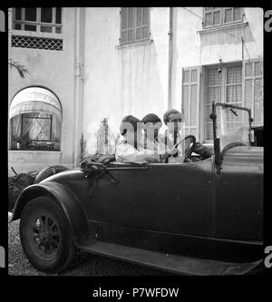 Frankreich, Bandol : Menschen ; Elisabeth et Michael Mann mit Begleiter. 1936 70 CH-NB - Frankreich, Bandol- Menschen - Annemarie Schwarzenbach - SLA-Schwarzenbach-A-5-08-144 Banque D'Images