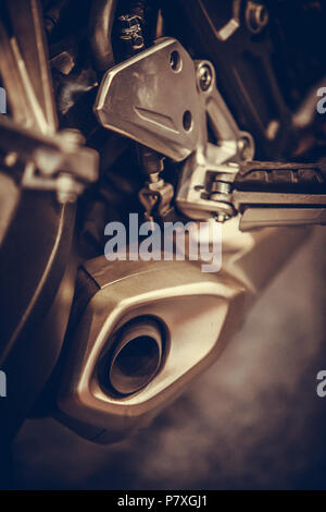 Gros plan d'une moto sport d'échappement. Banque D'Images