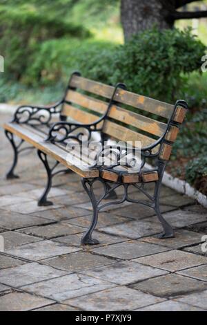Banc dans le parc en automne Banque D'Images