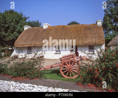 Cottage traditionnel croft, Bunratty Folk Park, Bunratty, comté de Clare, Munster, République d'Irlande Province Banque D'Images